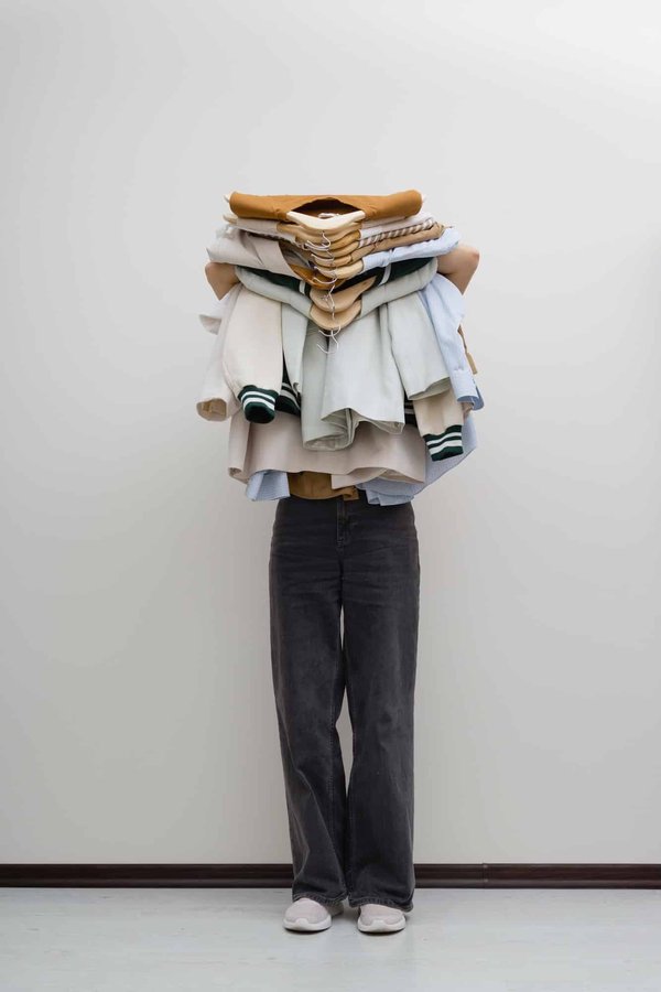 Construire une garde-robe capsule chic : les pièces indispensables